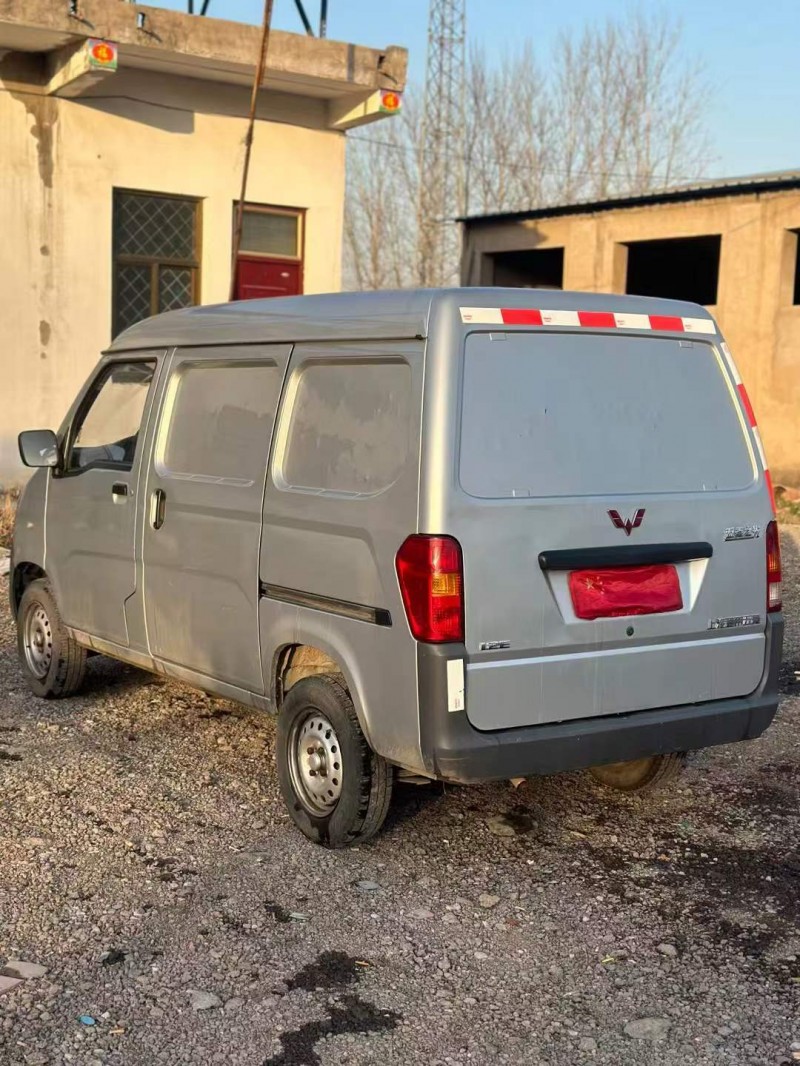 鹤壁22年五菱汽车宏光5