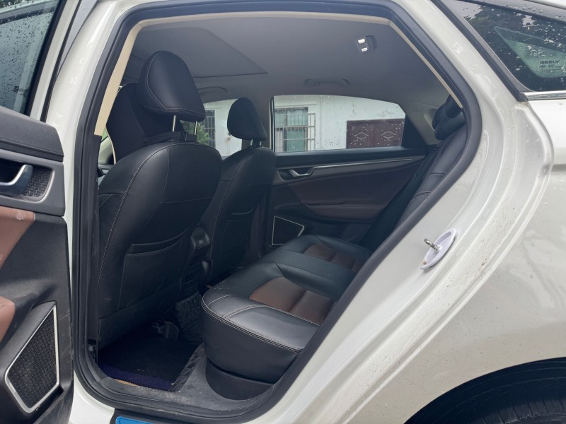 郑州19年吉利帝豪9