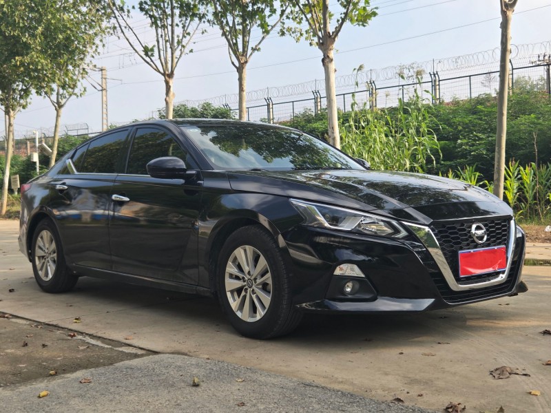 郑州22年日产天籁2