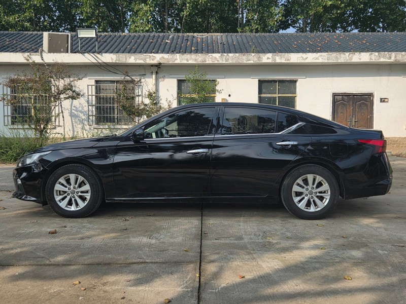 郑州22年日产天籁4