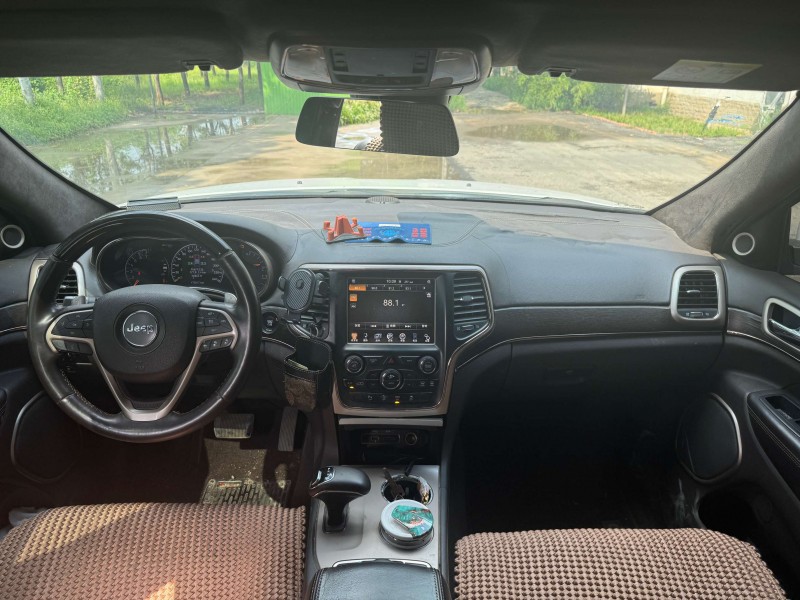 郑州15年Jeep大切诺基2