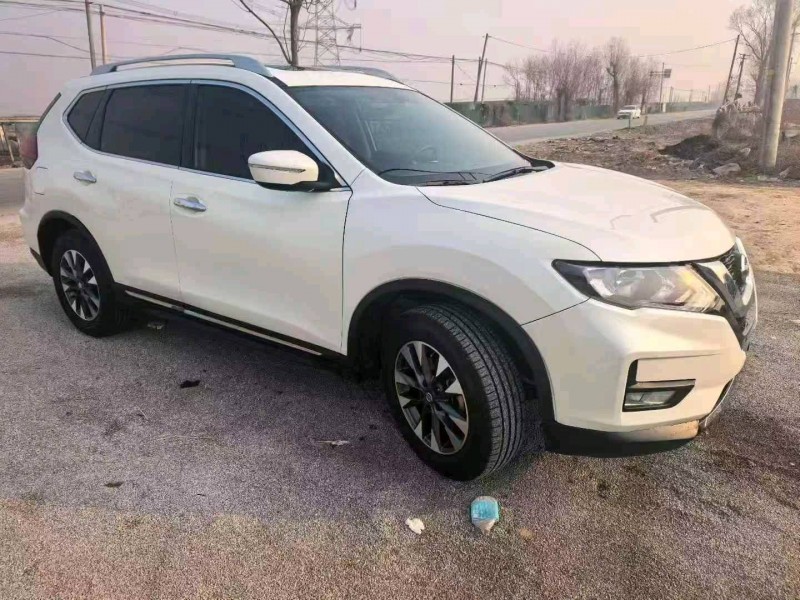 唐山22年日产奇骏3