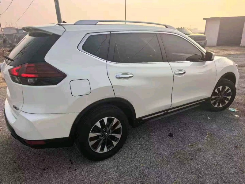 唐山22年日产奇骏5