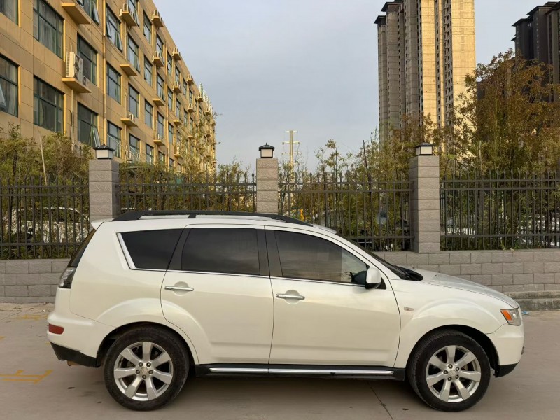 平顶山12年三菱欧蓝德2