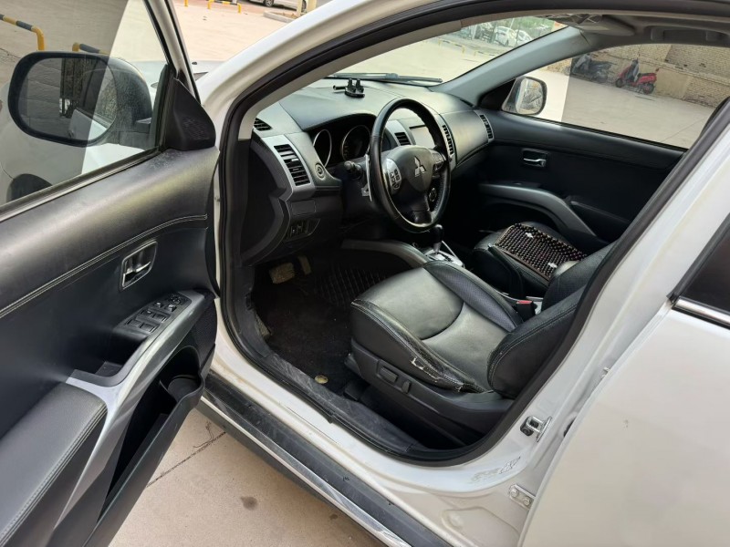 平顶山12年三菱欧蓝德4