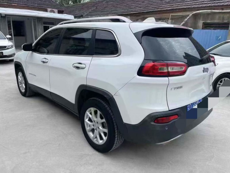 泰安18年Jeep自由光2