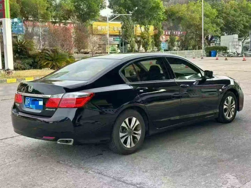 湛江16年本田雅阁2