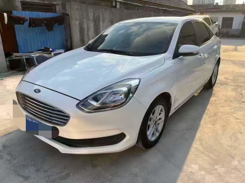 泰安19年福特福睿斯2