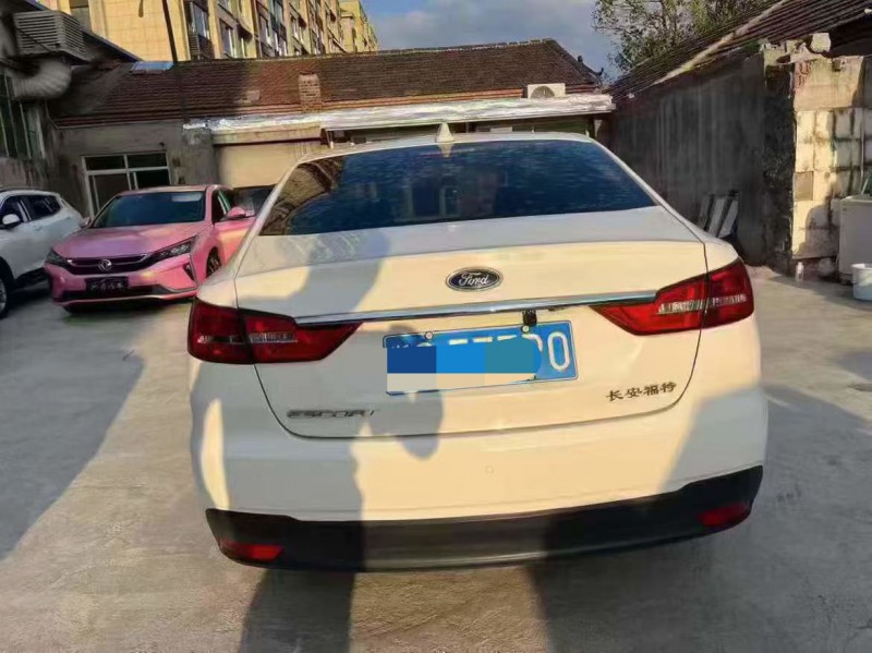 泰安19年福特福睿斯6