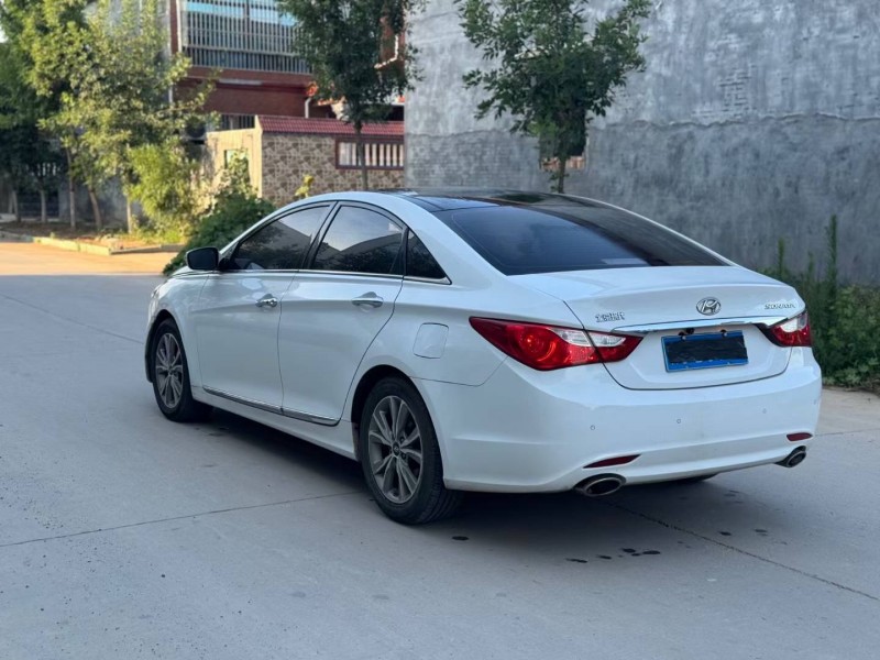 新乡15年现代索纳塔4