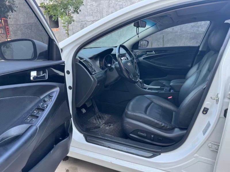 新乡15年现代索纳塔9