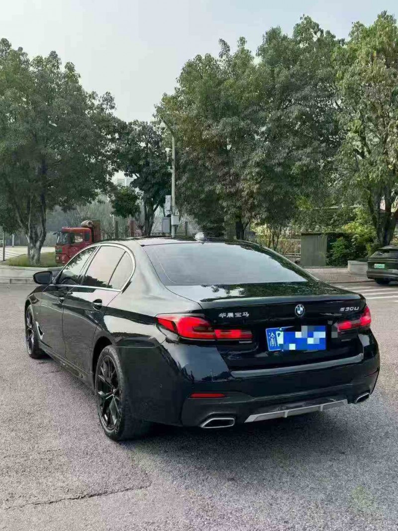 重庆23年宝马5系8