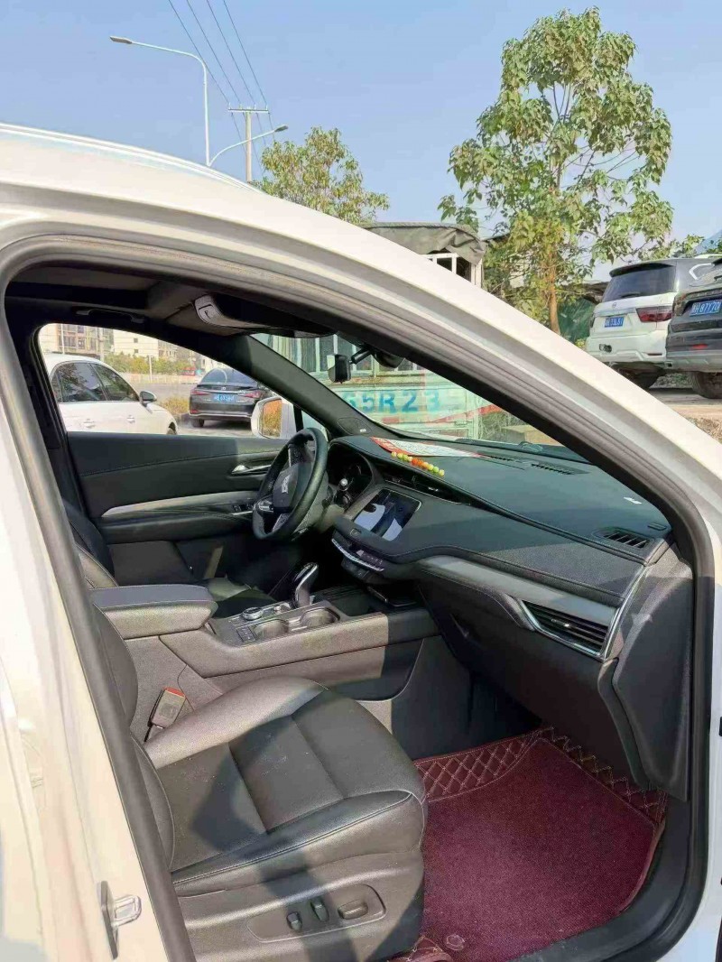 湘潭20年凯迪拉克XT44