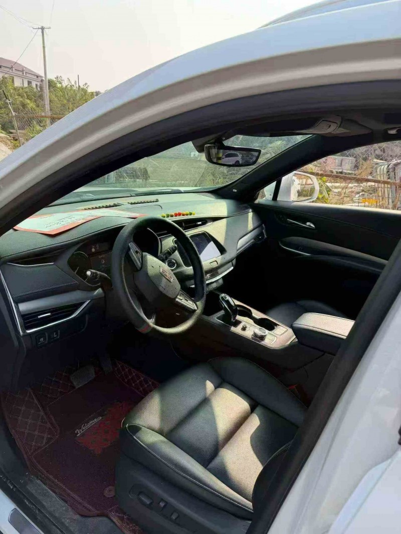 湘潭20年凯迪拉克XT45
