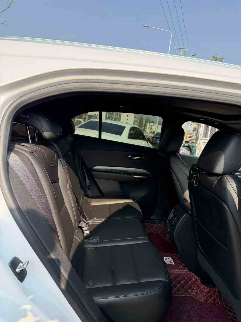 湘潭20年凯迪拉克XT47