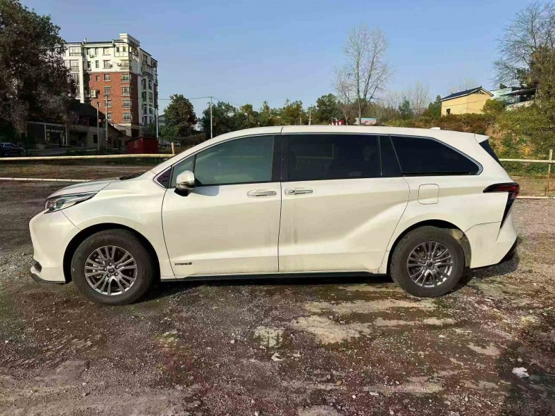 株洲22年丰田塞纳3