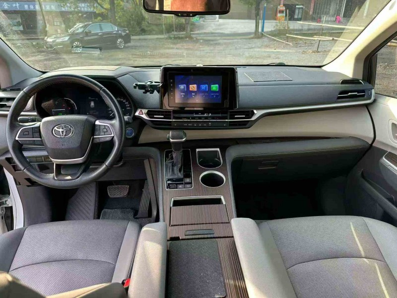 株洲22年丰田塞纳4