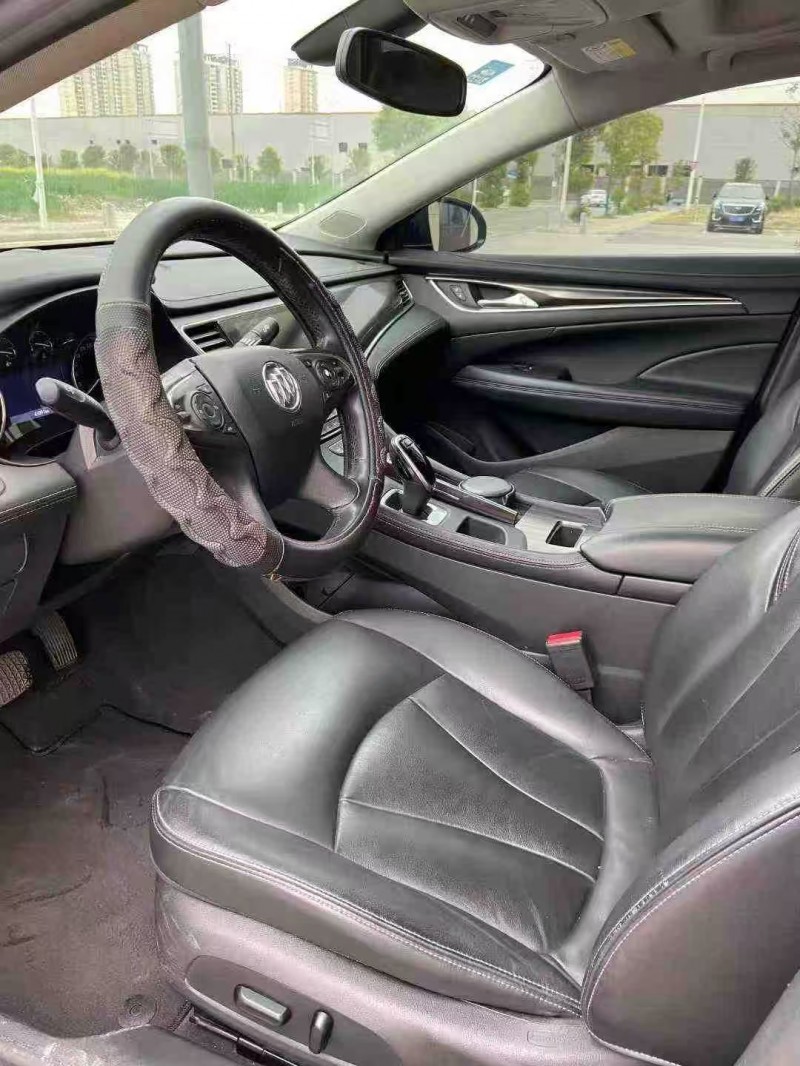 襄阳20年别克君越5