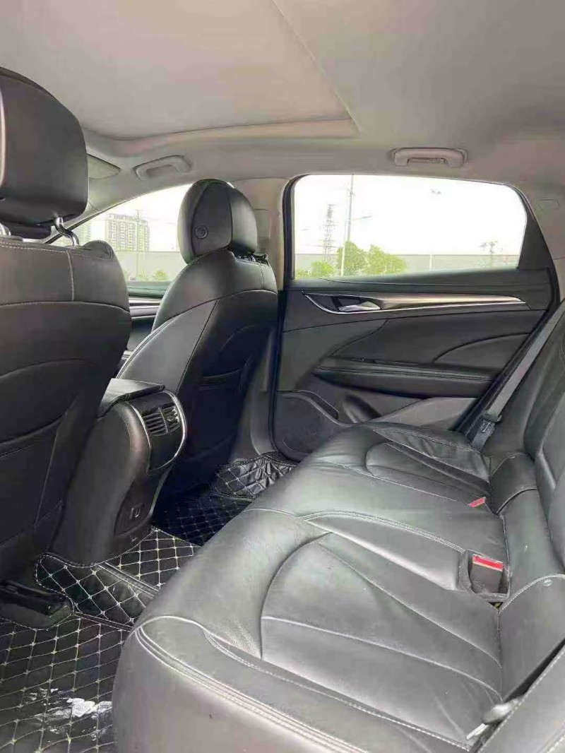 襄阳20年别克君越6