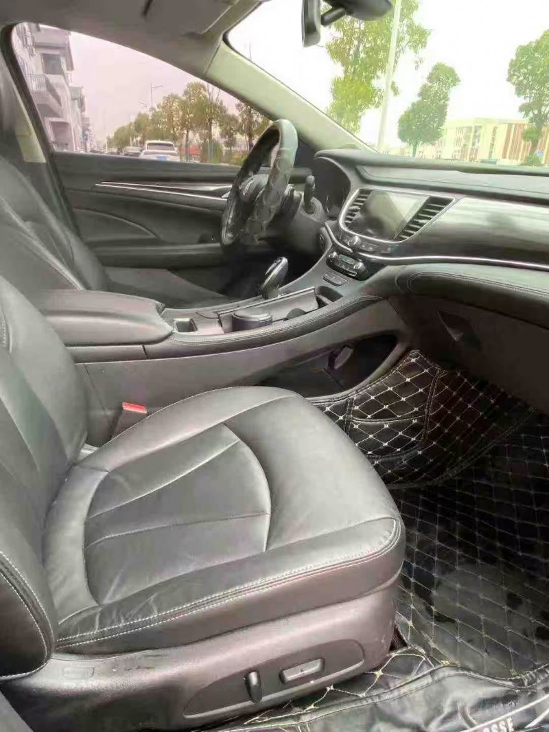 襄阳20年别克君越8