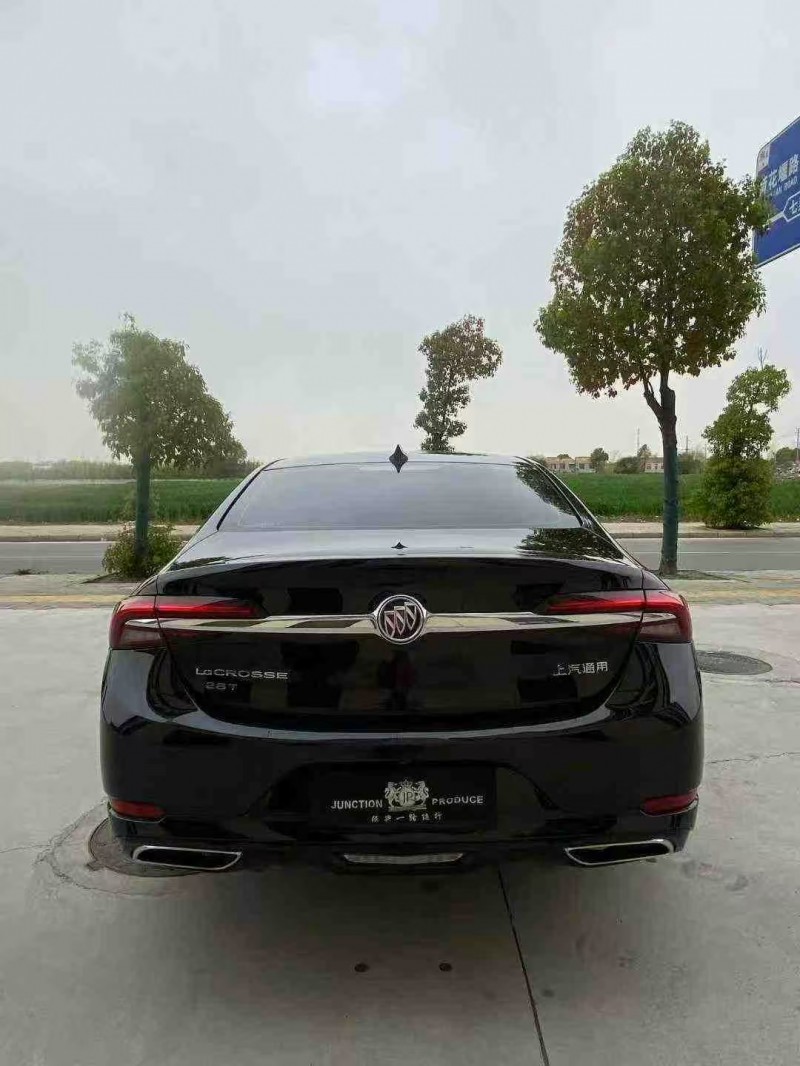 襄阳20年别克君越9