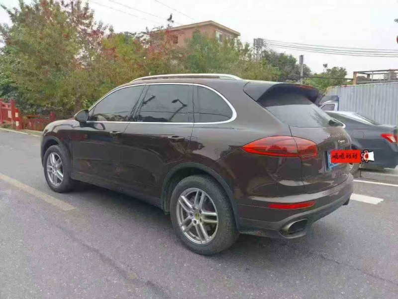 珠海15年保时捷卡宴8