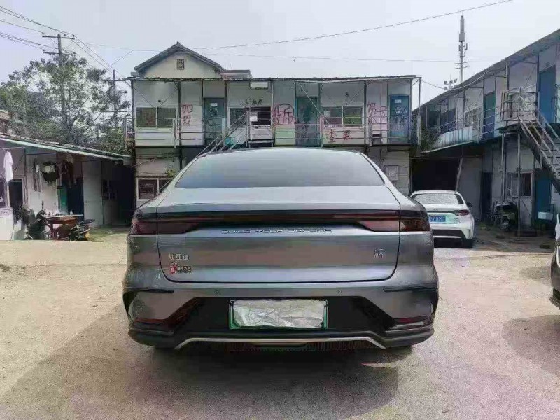 常德23年比亚迪汉8