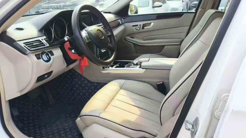 张家界16年奔驰E4