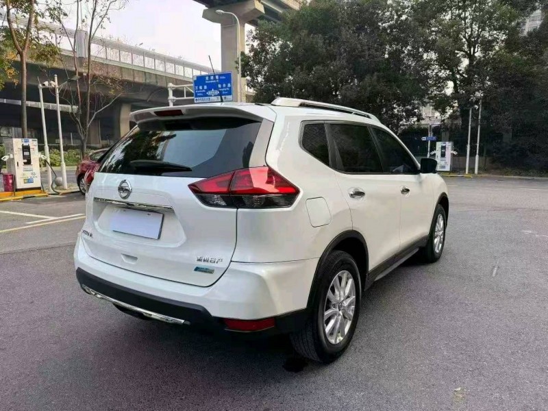 长沙17年日产奇骏4