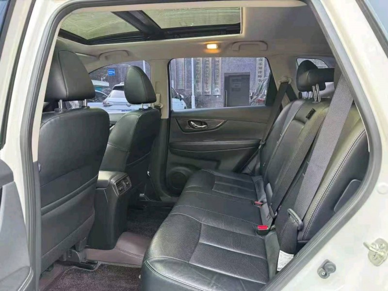 长沙17年日产奇骏7