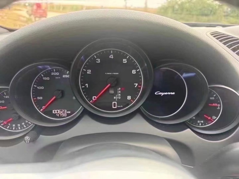 合肥17年保时捷卡宴4