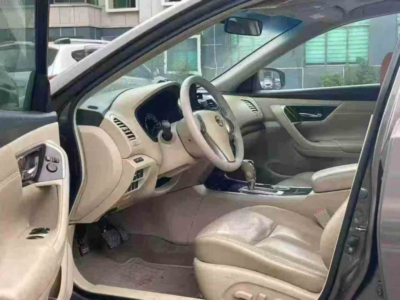 安顺13年日产天籁4