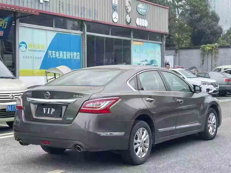 安顺13年日产天籁8