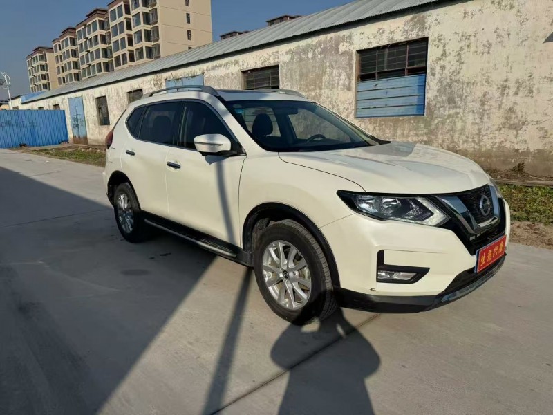 鹤壁17年日产奇骏4