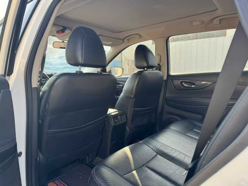 鹤壁17年日产奇骏6