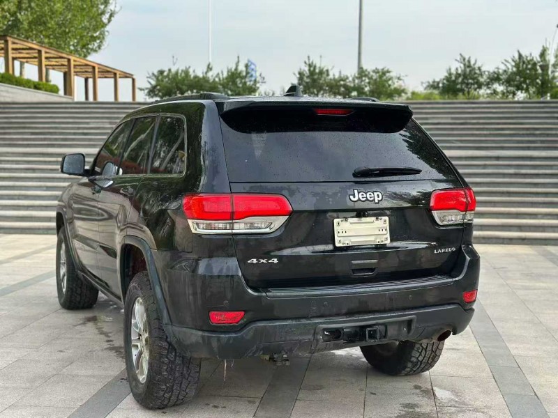 青岛15年Jeep大切诺基7