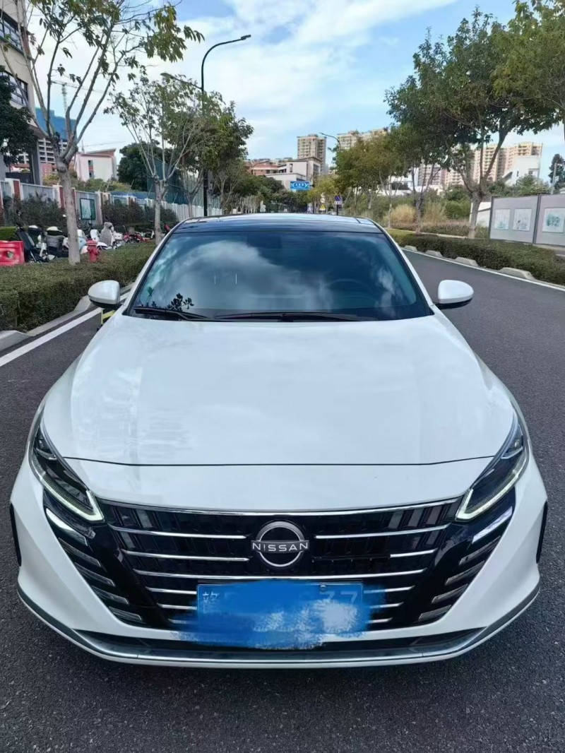 厦门25年日产天籁1