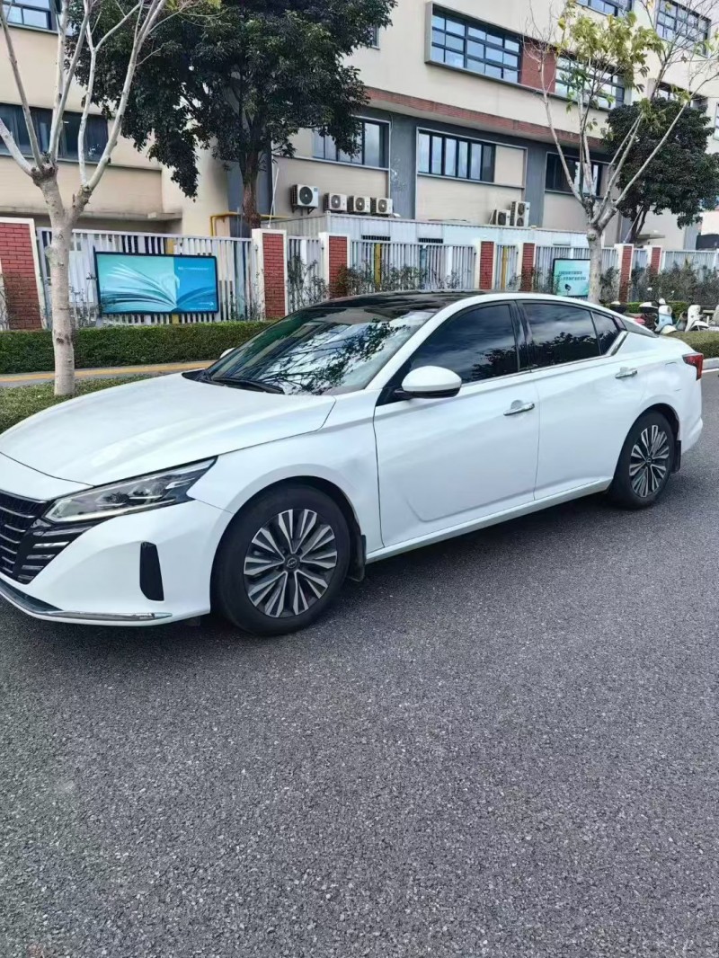 厦门25年日产天籁2