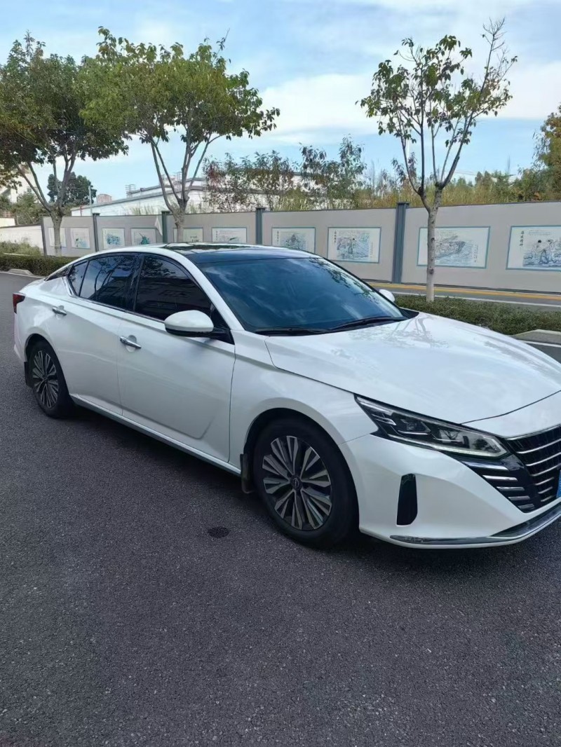 厦门25年日产天籁3