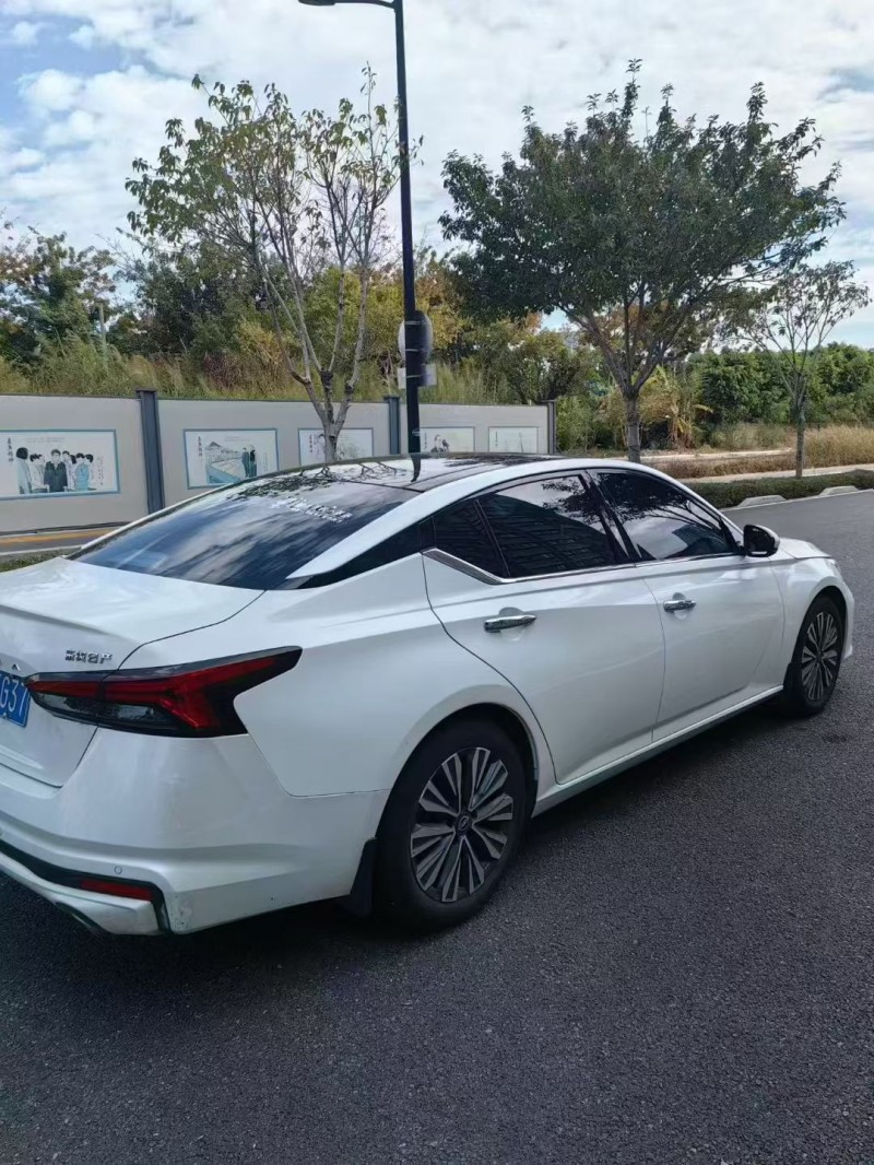 厦门25年日产天籁4