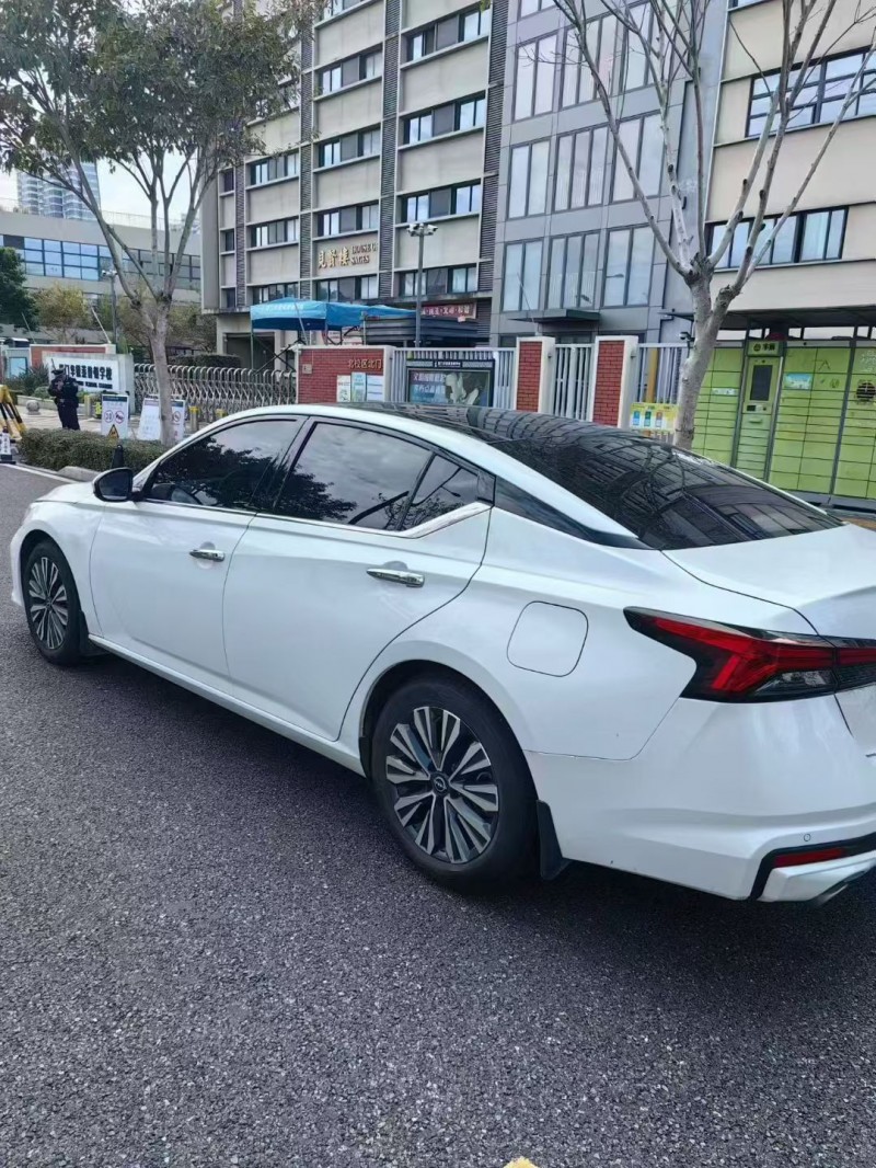 厦门25年日产天籁5