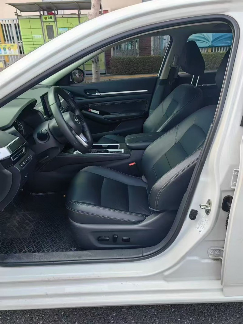 厦门25年日产天籁7