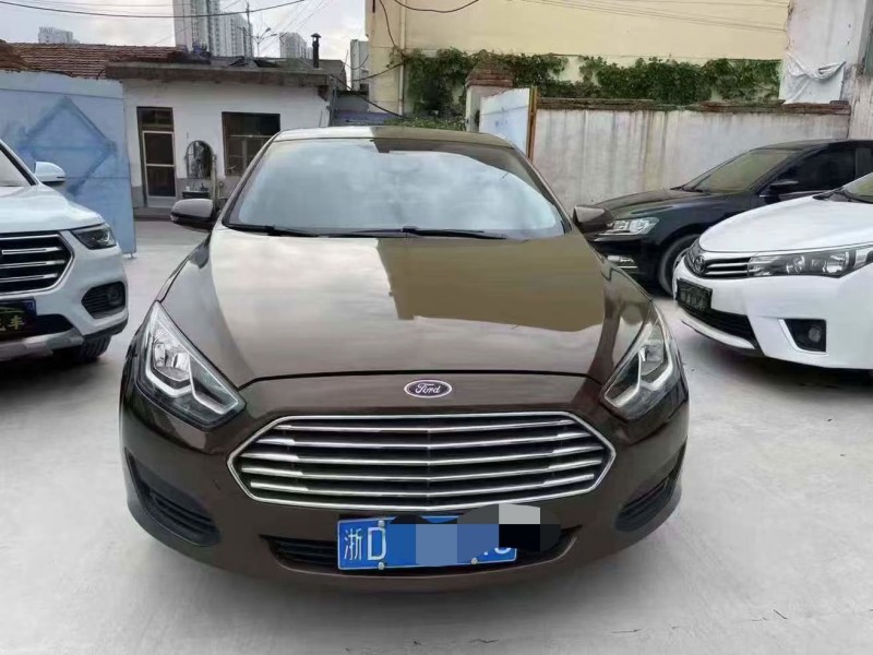 泰安19年福特福克斯1