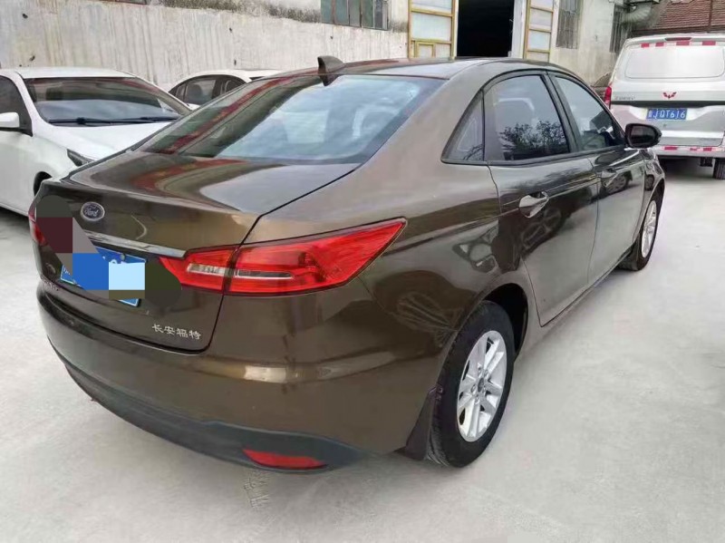 泰安19年福特福克斯3