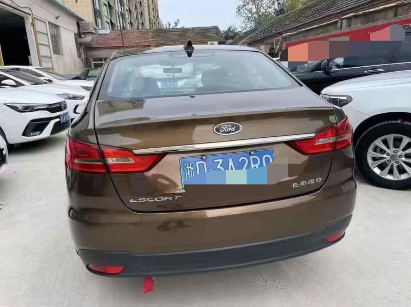 泰安19年福特福克斯4