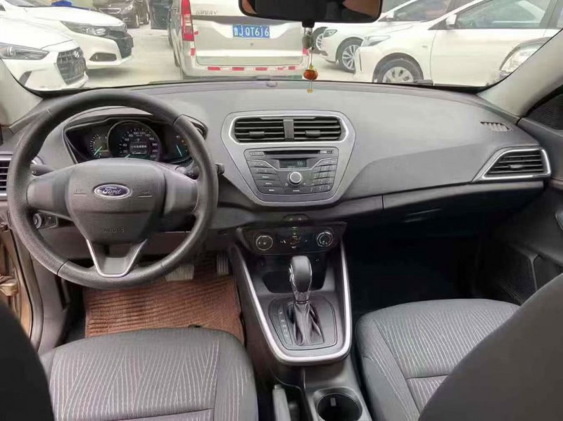 泰安19年福特福克斯7