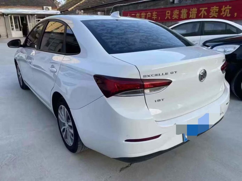 泰安18年别克英朗3