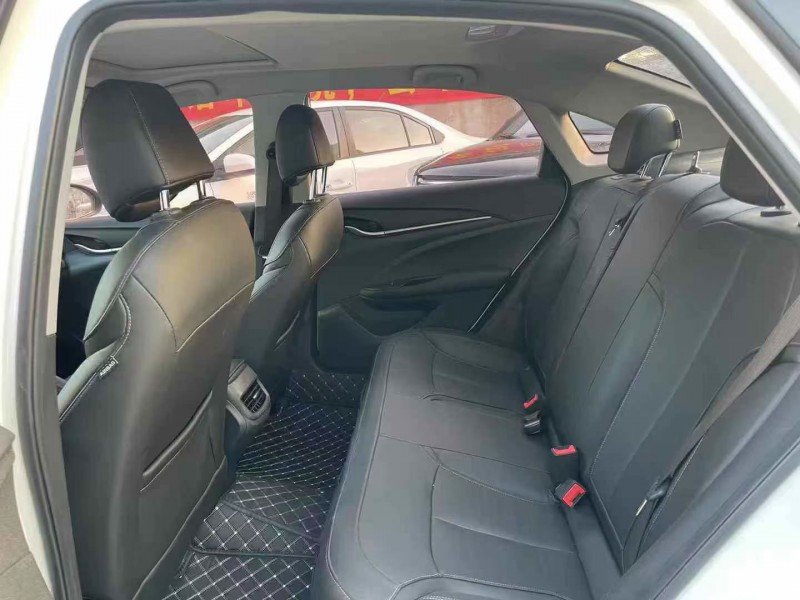 泰安18年别克英朗8