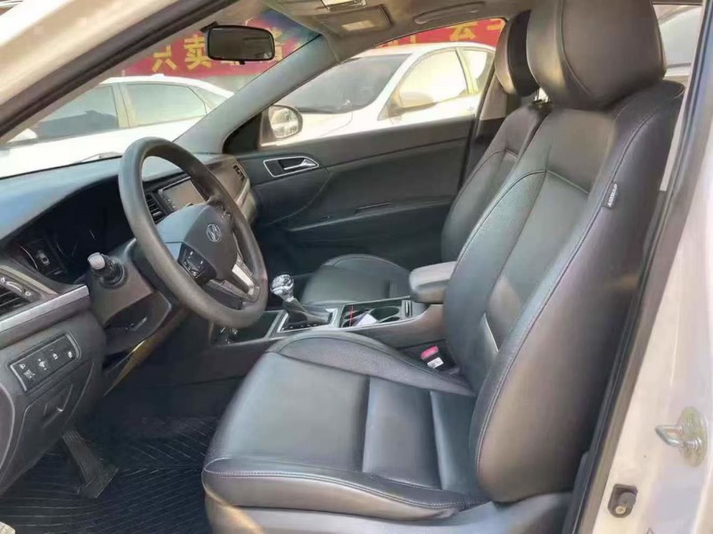 泰安19年现代名图5