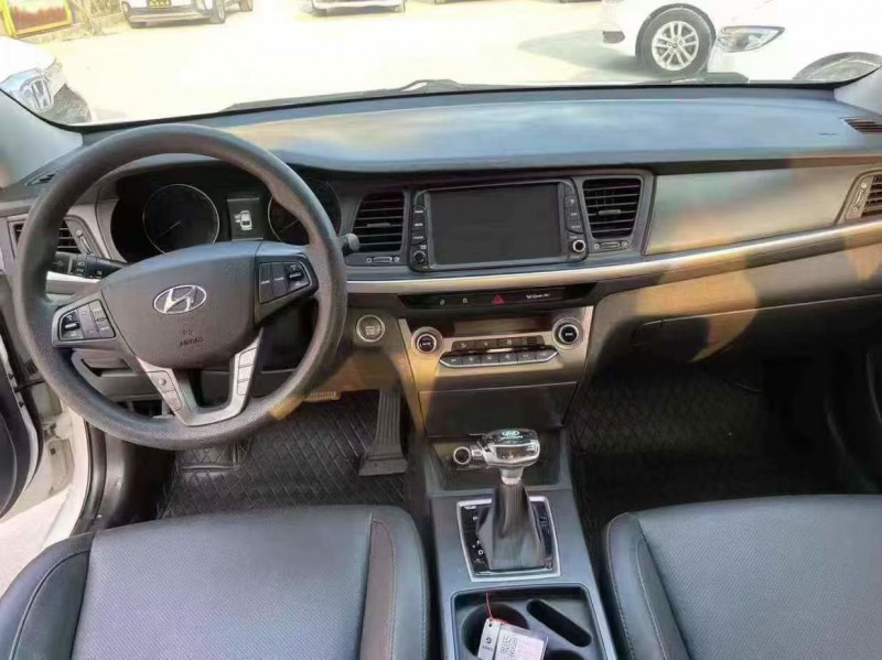 泰安19年现代名图7